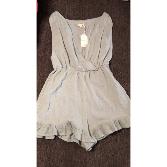 Hem & Thread Deep V-Neck Romper - Picture 3 of 6